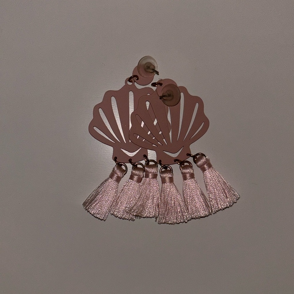 Pink Duster-Style Seashell Earrings With Tassles